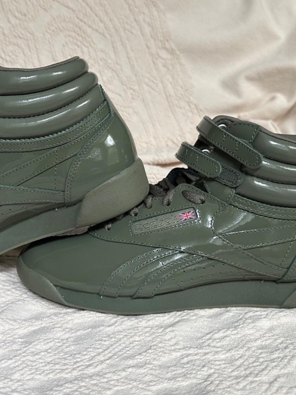NWT Reebok Freestyle High Tops dark green / army green / olive / velcro
